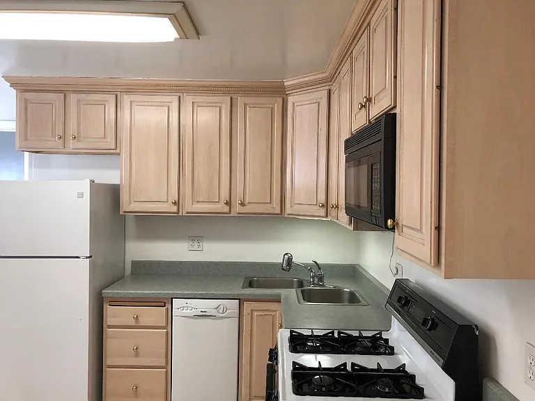 5838 Phillips Ave — Photo 2