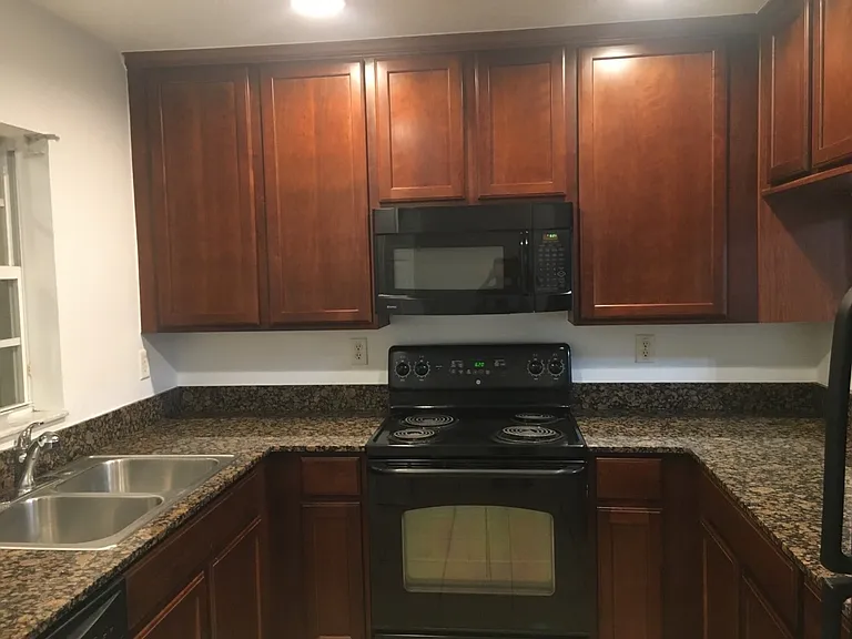 5435 River Rock Rd — Photo 2
