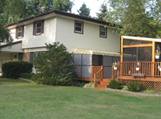 230 S Sumac Ct, Oconomowoc, WI 53066