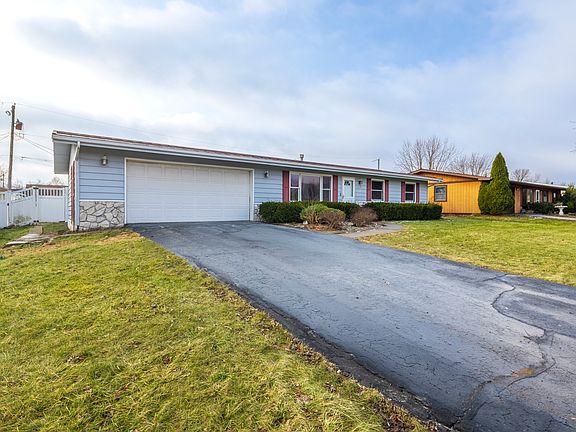 2nd image of 418 Sandalwood Dr