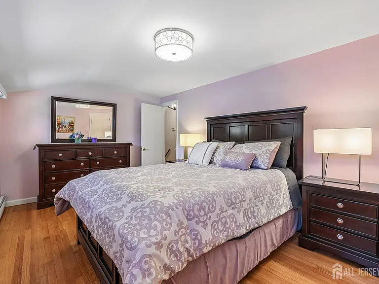 207 Stoughton Ave — Photo 22