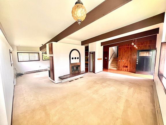4th image of 2215 S Castle Way