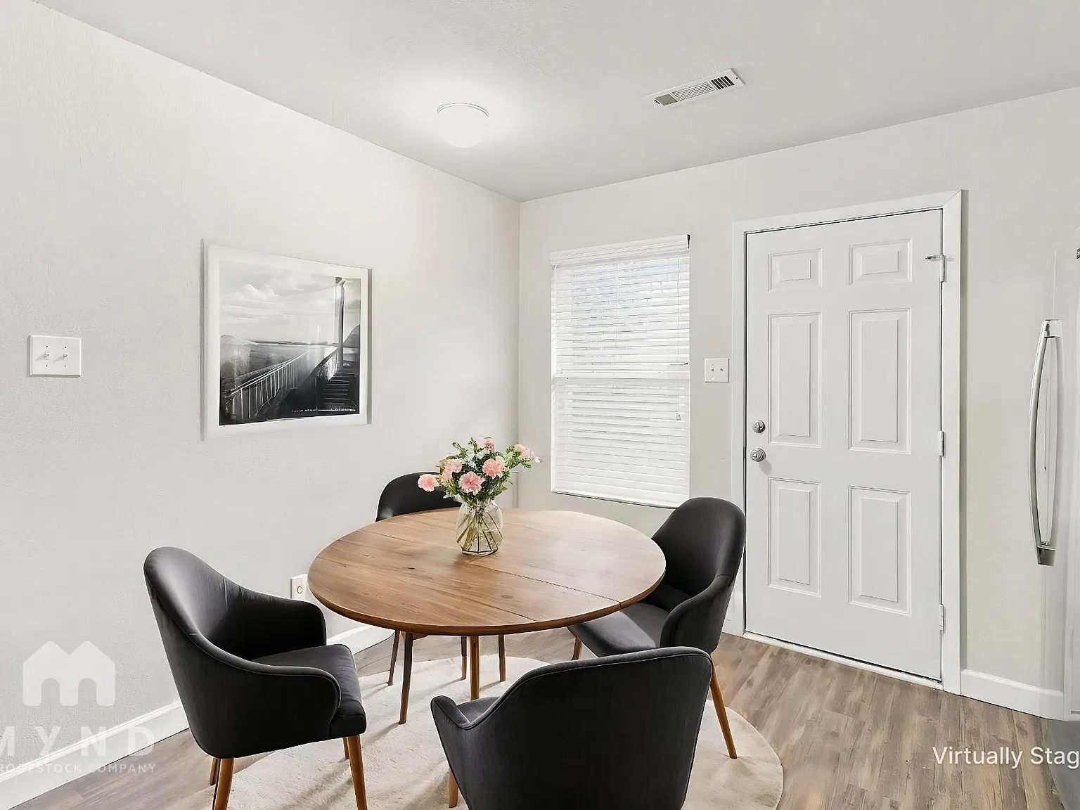 3 bed, 2.0 bath, 1374 sqft, $1,535 — Photo 3