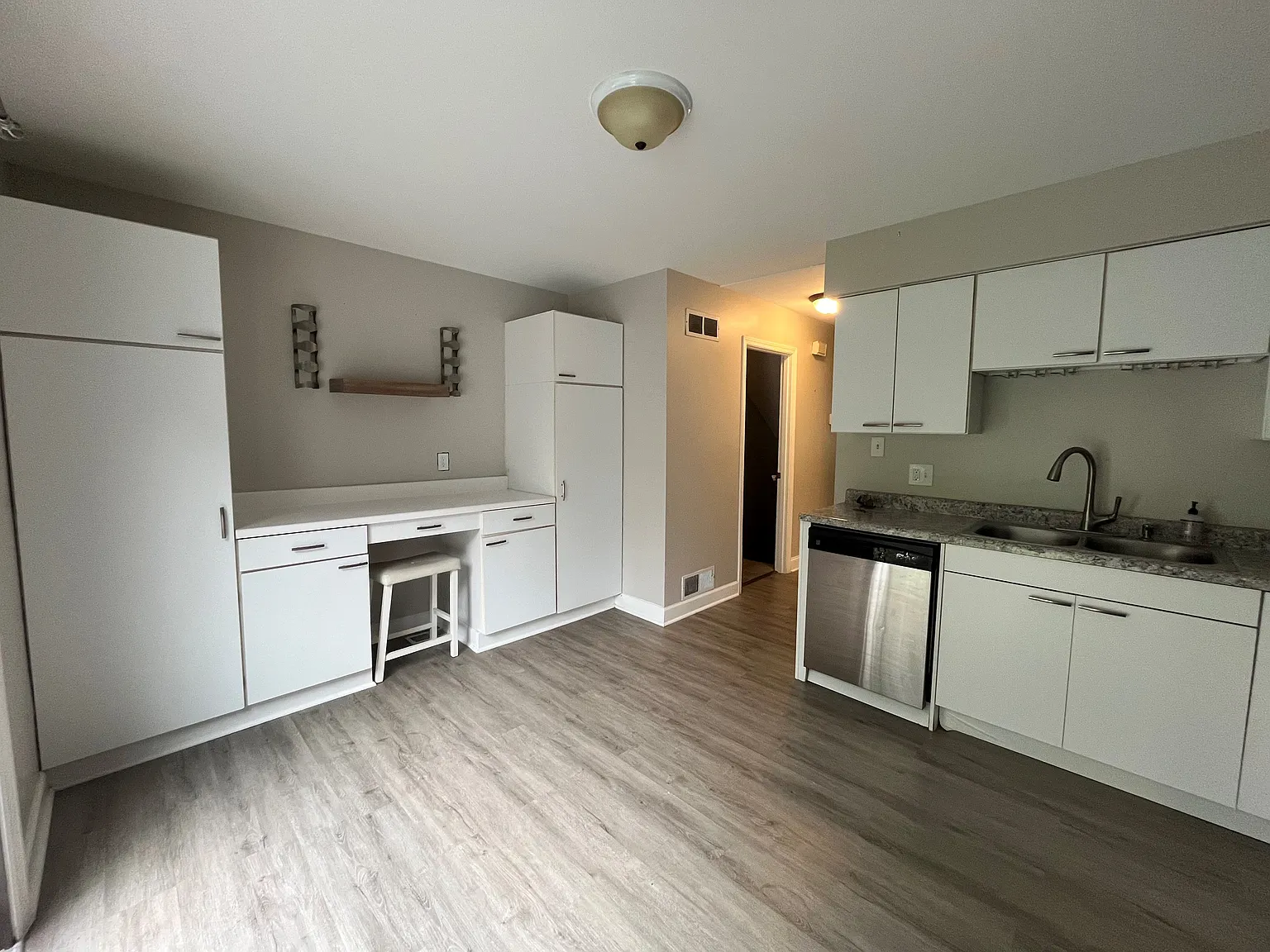 2 bed, 1437 sqft, $2,100 — Photo 4