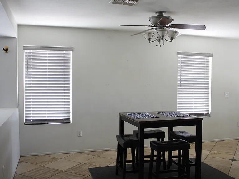 2817 W Silver Creek Ln — Photo 7