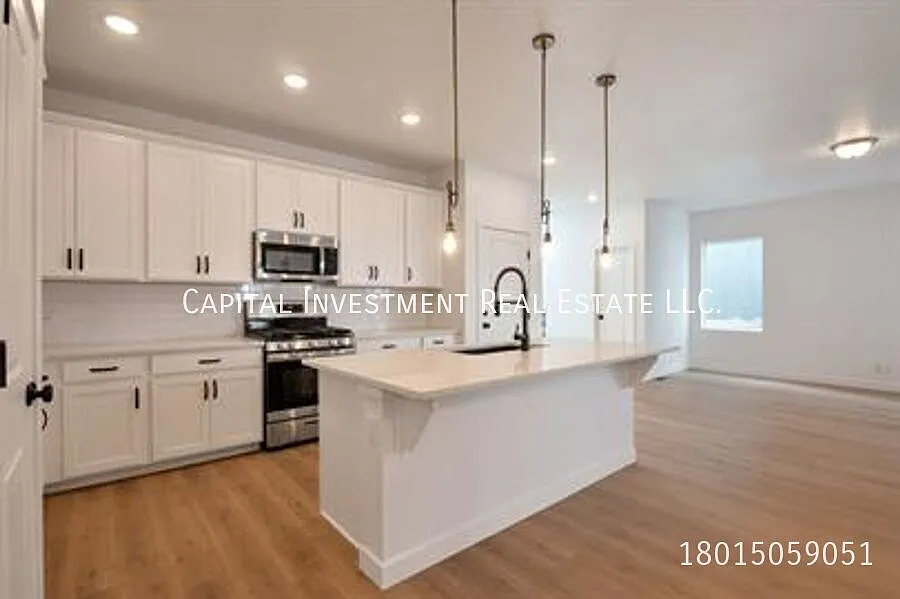 4 bed, 3.5 bath, 3200 sqft, $3,190 — Photo 4