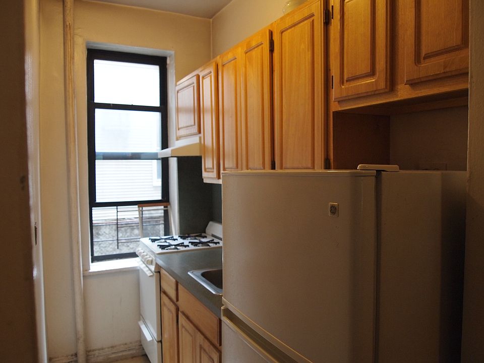 1st image of 2977 Bainbridge Ave #602