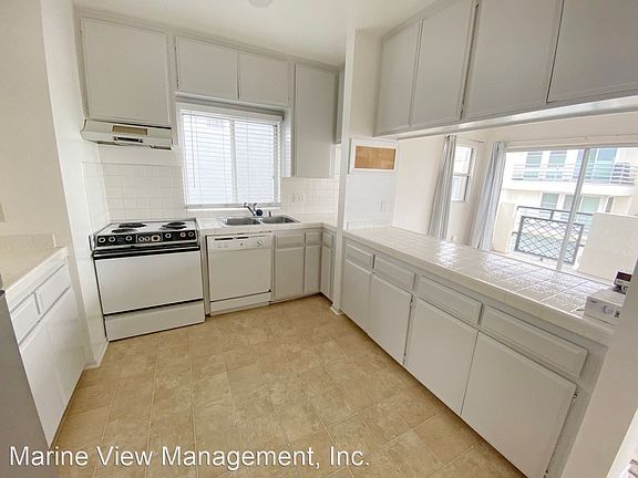 3rd image of 119 40th St #A