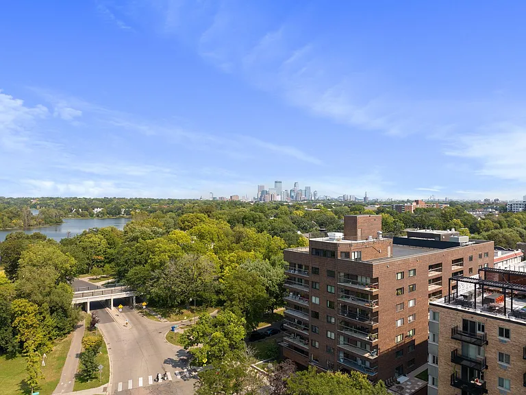 2885 Knox Ave S #502 — Photo 35