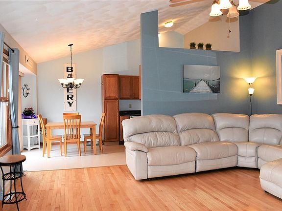 5th image of 6238 Whitman Pkwy