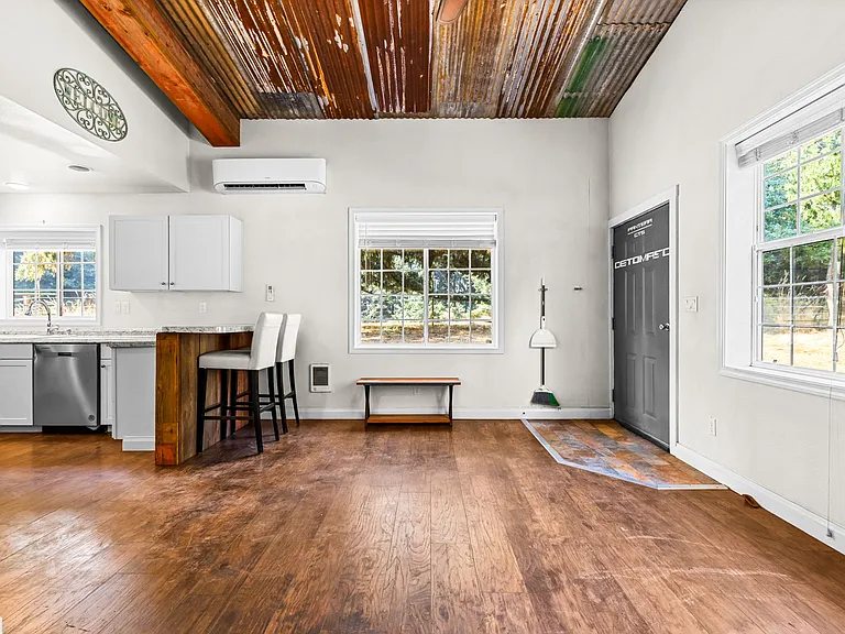2385 Cascade Hwy SE #1 — Photo 5