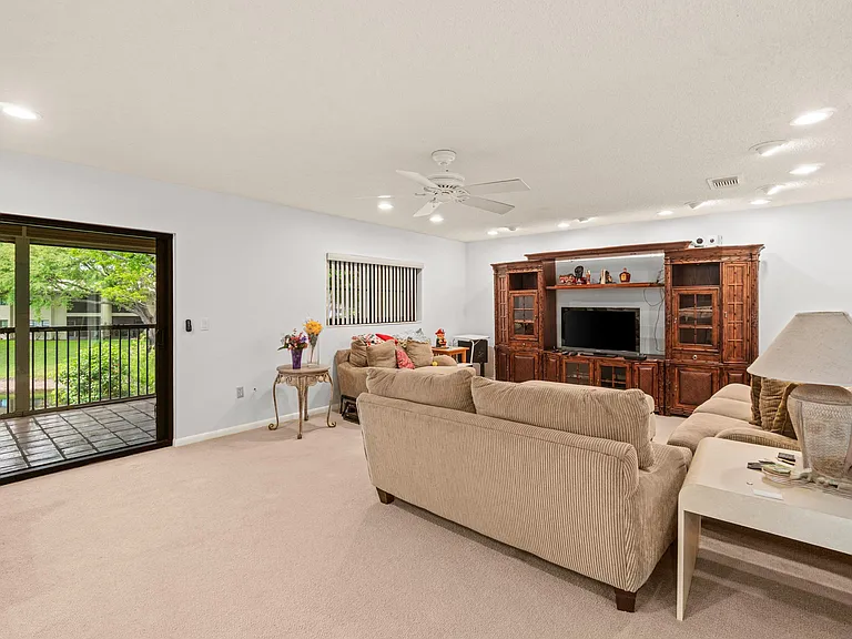 46 Stratford Ln W #D — Photo 5