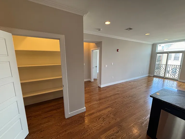 124 Polk St #2E — Photo 8