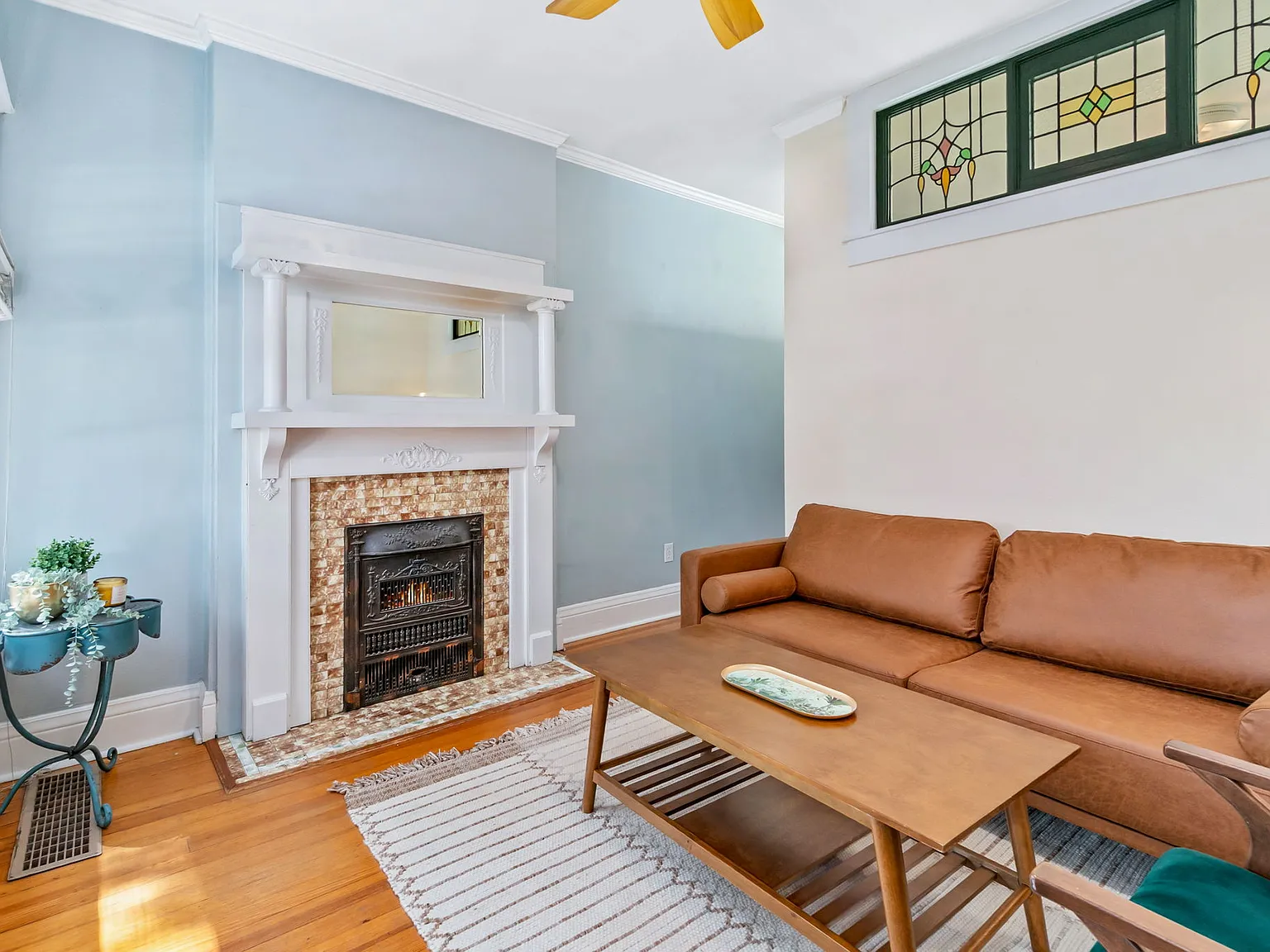 129 E Exposition Ave — Photo 2