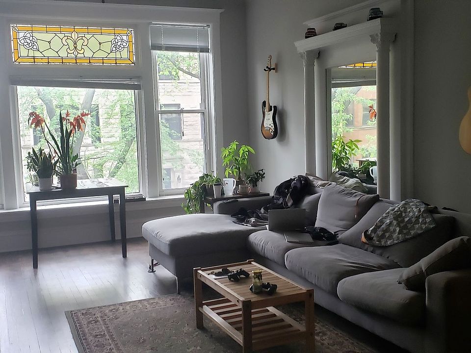1st image of 726-728 W Briar Pl #728-2