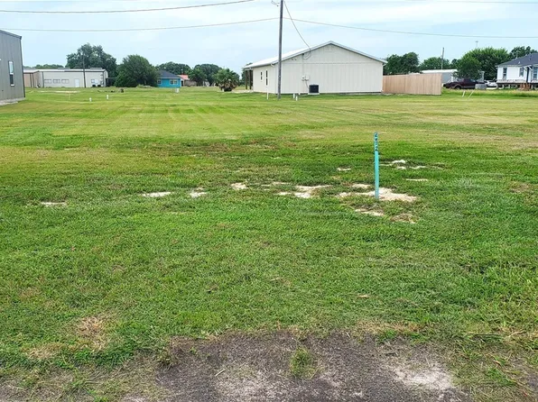 1204 W Dallas Ave, Seadrift, TX 77983