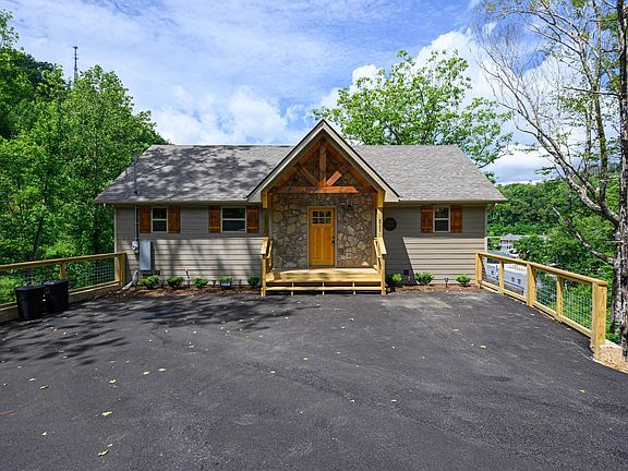 5th image of 311 Sterling Dr