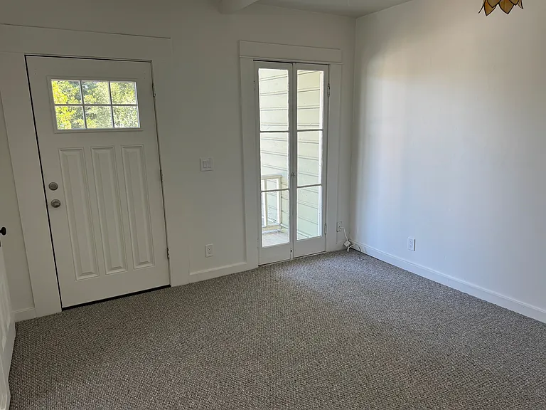 659 Sandercock St — Photo 7