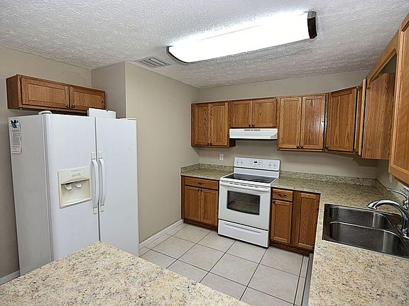 Kitchen full view