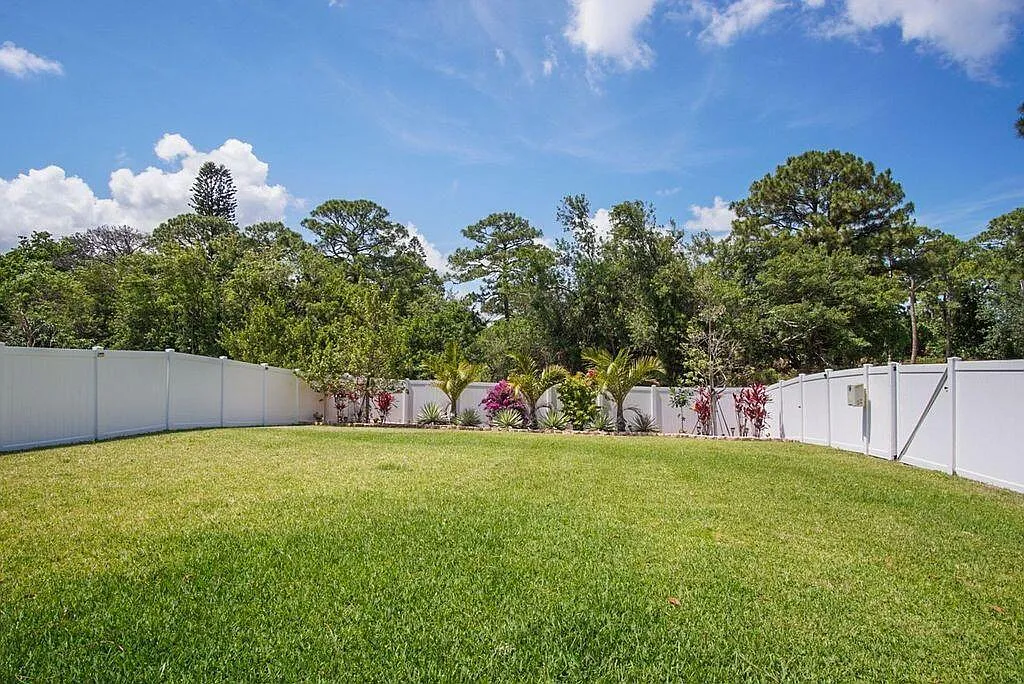 4 bed, 2.0 bath, 1730 sqft, $3,900 — Photo 3