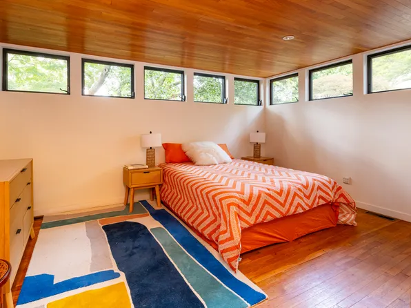 712 Ladd Road image 13 of 32