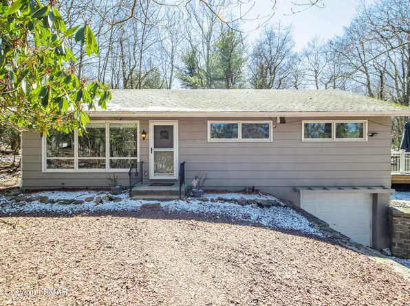 217 S Lake Dr, Lake Harmony, PA 18624