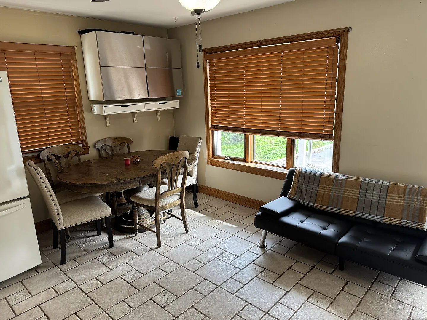 Spacious first floor bedroom — Photo 2