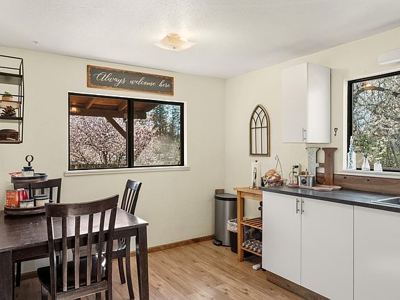 5th image of 44250 Lakeview Avenue