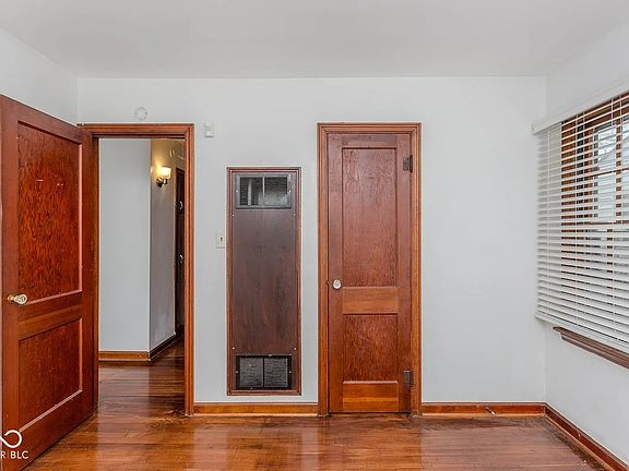 3rd image of 1726 N Euclid Ave