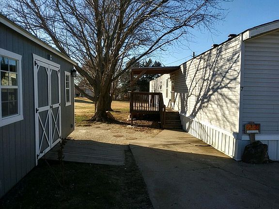 3rd image of 302 W 3rd Lot 7