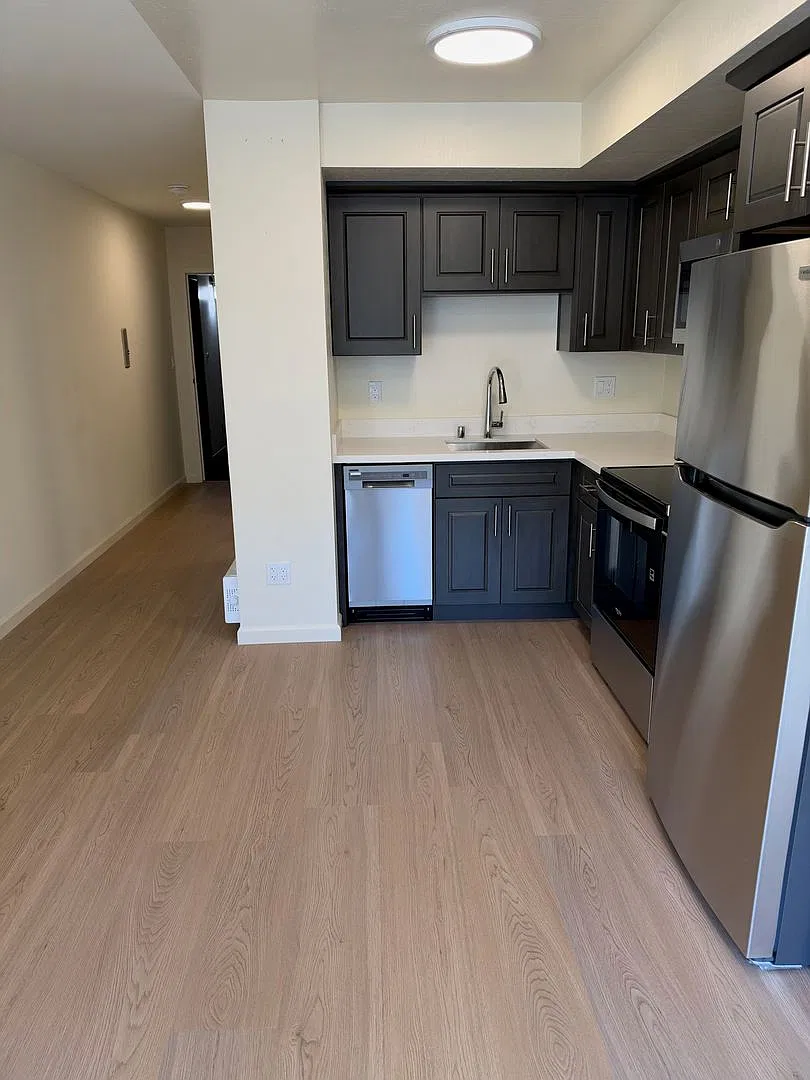 1675 Green St — Photo 1