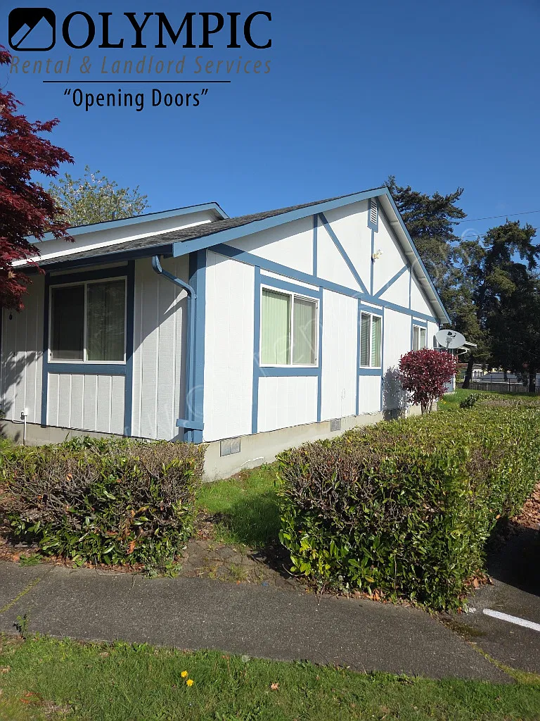 Adorable Cottage-Style Home - 3 Bdrm, 1.75 Ba - in The Meadows — Photo 2