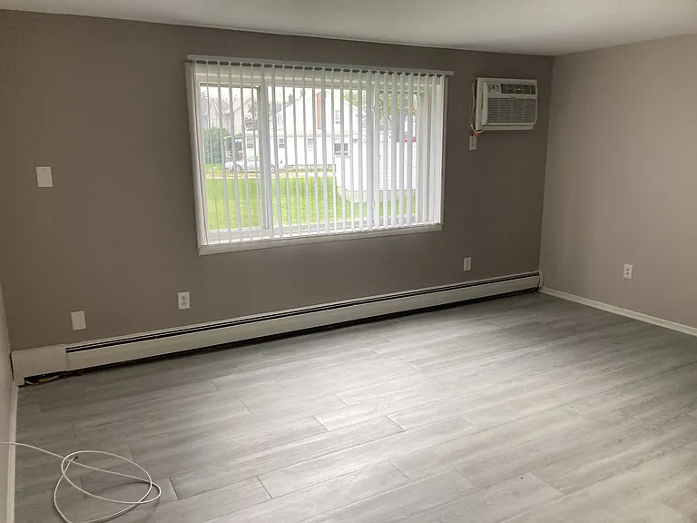 Stoney Creek Apartments — Photo 38