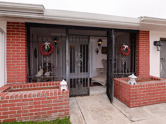 3rd image of 710 SE Chaloupe Ave