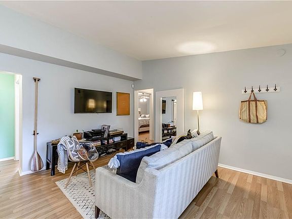 4th image of 2021 Bluebonnet Ln Unit 209