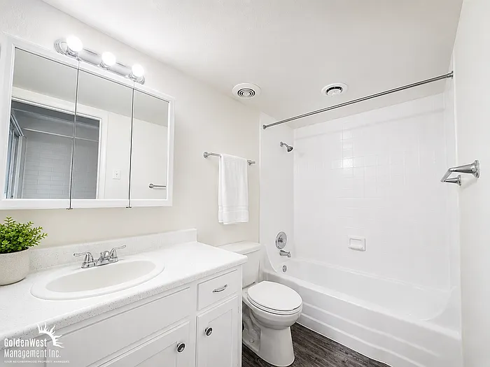 910 E Marlette Ave #19 — Photo 7