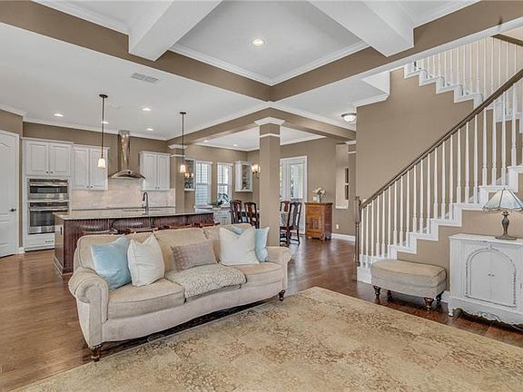 4th image of 8425 Martinson St
