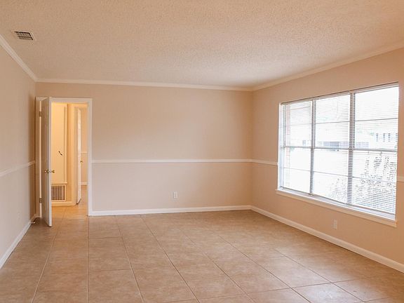 4th image of 3026 Brentwood Dr
