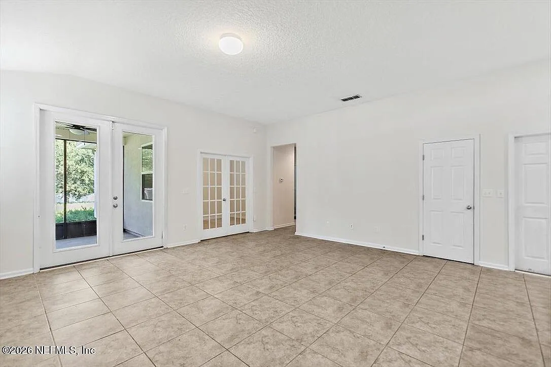 3 bed, 2.0 bath, 1860 sqft, $2,100 — Photo 4