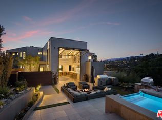 5751 Valley Oak Dr, Los Angeles, CA 90068