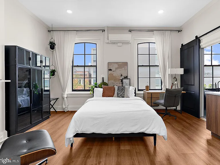 2220 N Charles St #6 — Photo 11