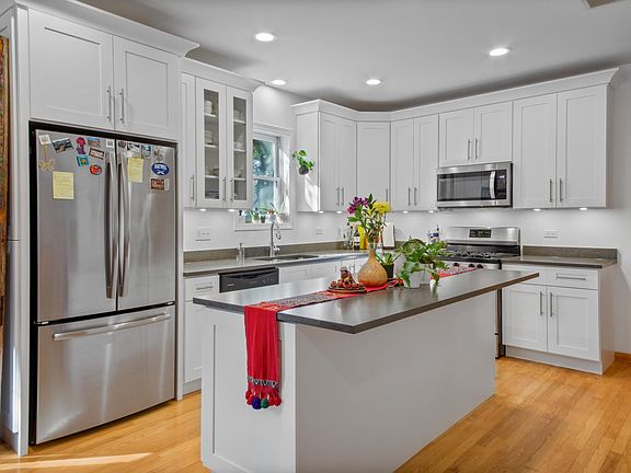 3rd image of 3300 N Damen Ave #1