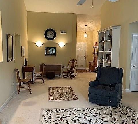 2nd image of 3064 Somerset Dr