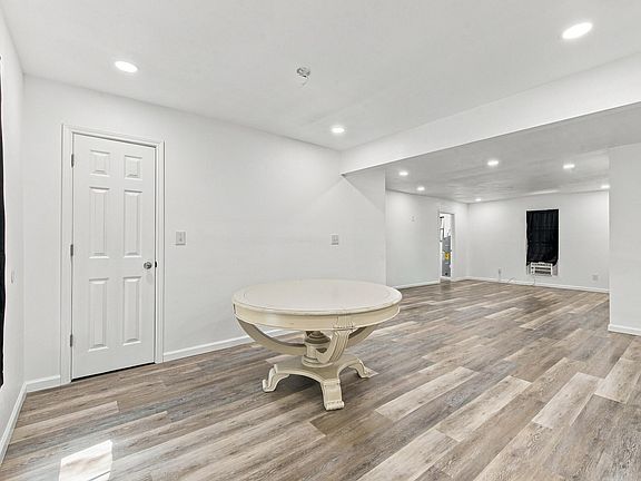 5th image of 1517 Pin Oak St