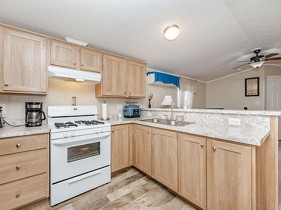 2nd image of 7 S Dewberry Lane