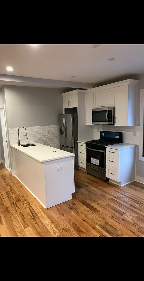 5 bed, 1200 sqft, $4,600 — Photo 1