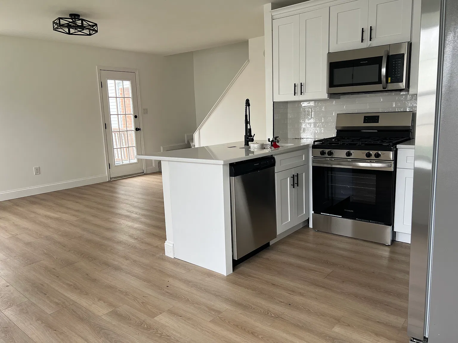 2 bed, 1.5 bath, 1000 sqft, $2,200 — Photo 3