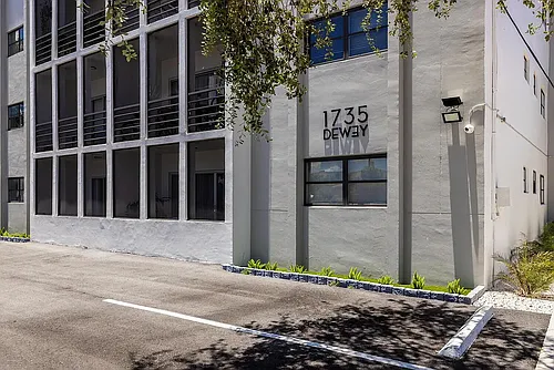 1735 Dewey St #201 Photo 1