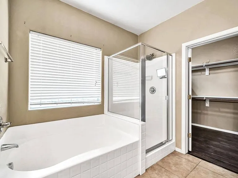 16037 W Custer Ln — Photo 11
