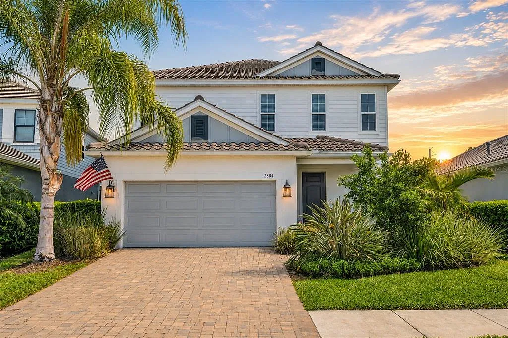 4 bed, 2.5 bath, 2496 sqft, $4,000 — Photo 1